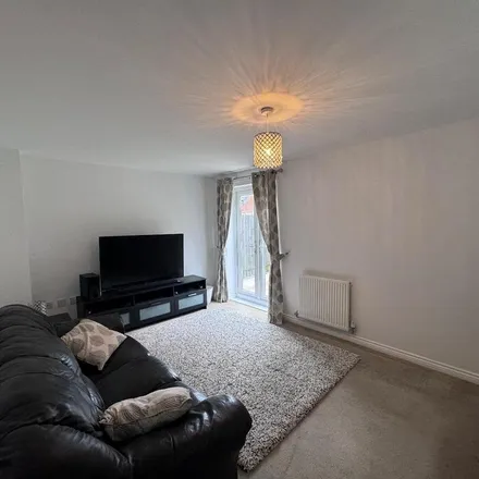 Image 4 - Gilkes Walk, Middlesbrough, TS4 3RT, United Kingdom - House for rent