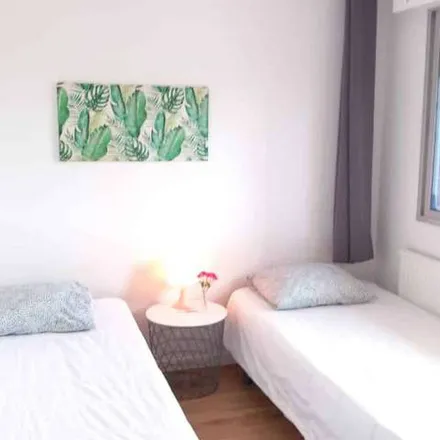 Rent this 2 bed apartment on Colegio de Educación Infantil y Primaria Aragón in Avenida de Rafael Alberti, 2