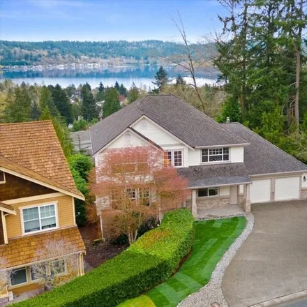 Buy this 5 bed house on 4952 Alpen Glow Place Northwest in Issaquah, WA 98027