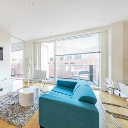 Rent this 2 bed apartment on Hirst Court in Londres, London