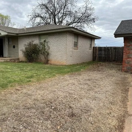 Buy this 3 bed house on 218 Texas Street in Weatherford, OK 73096