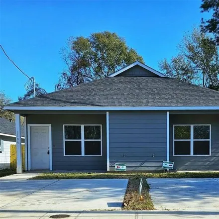 Rent this 2 bed house on 313 South 12th Street in Conroe, TX 77301