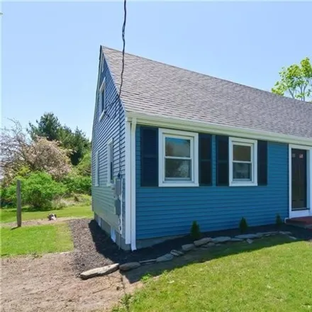 Buy this 4 bed house on 85 Sherwood Terrace in Portsmouth, RI 02871