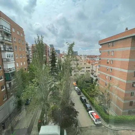 Image 2 - Calle de Vicente Gaceo, 17, 28029 Madrid, Spain - Apartment for rent