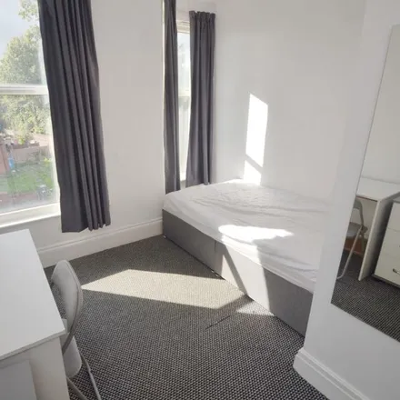 Image 1 - Pine Grove, Victoria Park, Manchester, M14 5QG, United Kingdom - Room for rent