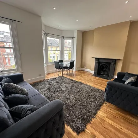 Rent this 3 bed apartment on Selsdon Road in London, SE27 0PF