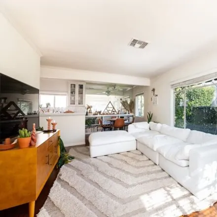 Image 8 - 8233 Westmount Drive, West Hollywood, CA 90069, USA - House for sale