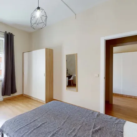 Rent this 6 bed room on Madrid in Calle de la Princesa, 92