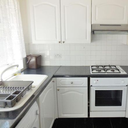 2 Bed Apartment At Dogfield Street Cardiff Cf United