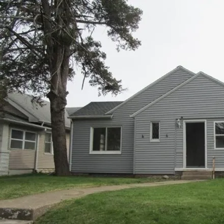 Buy this 2 bed house on 1299 West 16th Street in Davenport, IA 52804