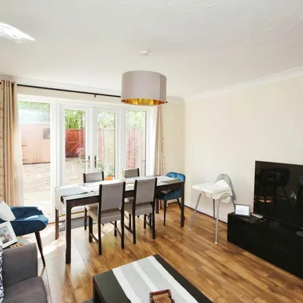Image 3 - Staffordshire Croft, Newell Green, RG42 3HW, United Kingdom - Townhouse for rent