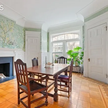 Image 4 - 17 Montgomery Place, New York, NY 11215, USA - House for sale