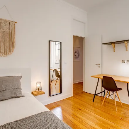 Rent this 7 bed room on Pastelaria Conde in Calçada do Marquês de Abrantes, 1200-719 Lisbon