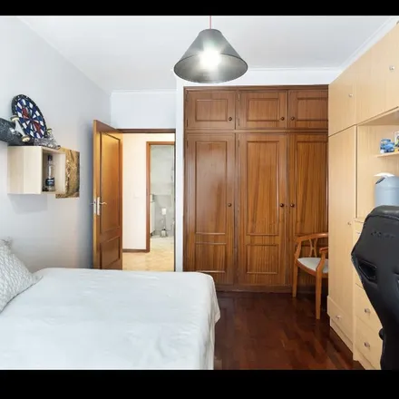 Rent this 4 bed apartment on CEPSA Car Wash Gulpilhares in Travessa Azenha, 4410-365 Vila Nova de Gaia