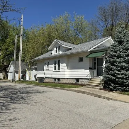 Rent this 3 bed house on 21 East 5th Avenue in Naperville, IL 60563