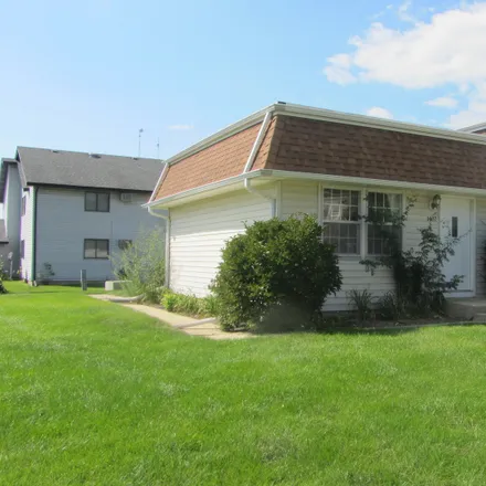 Buy this 2 bed house on 1407 East Stonehenge Drive in Sycamore, IL 60178
