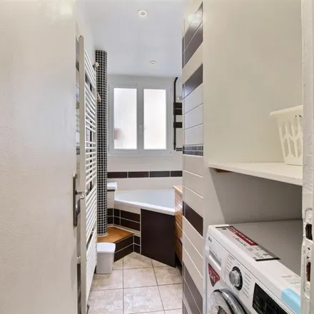 Image 5 - 64 Rue Marguerite de Rochechouart, 75009 Paris, France - Apartment for rent