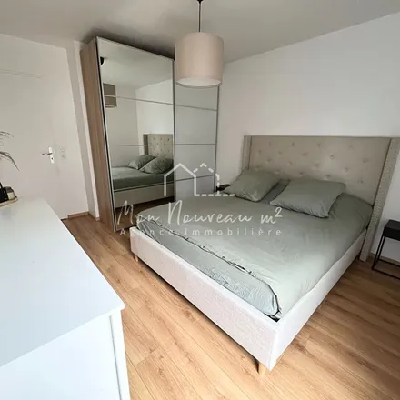 Rent this 2 bed apartment on 28 Avenue des Charmilles in 93160 Noisy-le-Grand, France