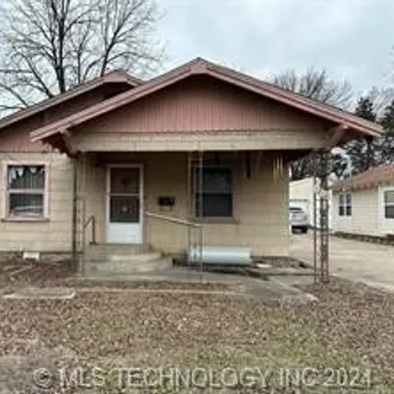 Buy this 3 bed house on 1324 West 4th Street in Okmulgee, OK 74447