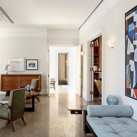 Image 3 - 2 East 83rd Street, New York, NY 10028, USA - Apartment for sale
