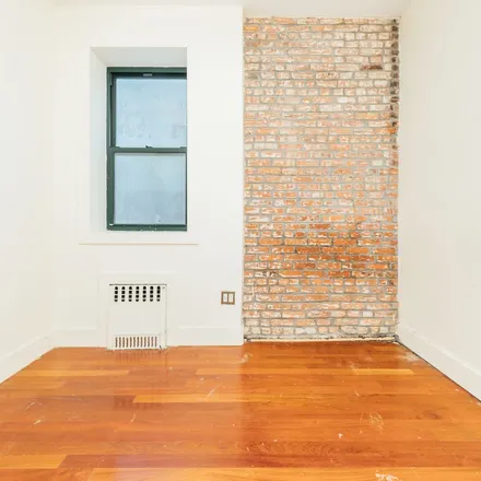 Rent this 3 bed apartment on 126 Grattan Street in New York, NY 11237