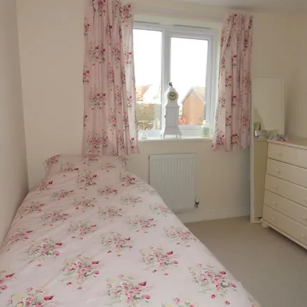Rent this 2 bed apartment on Overcombe Drive in Preston, DT3 6QE