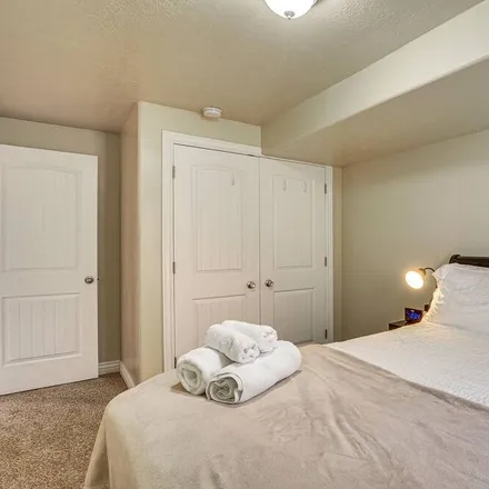 Rent this 1 bed apartment on South Jordan in UT, 84095