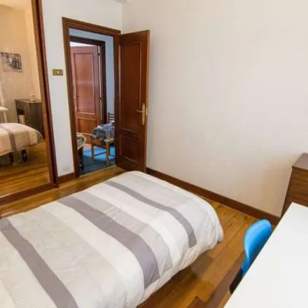 Rent this 4 bed apartment on Ldo. Fco.J. Arilla in Calle Blas de Otero / Blas de Otero kalea, 48014 Bilbao