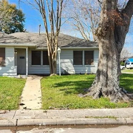 Rent this 3 bed house on 233 Alastair Drive in Pasadena, TX 77506