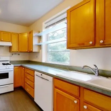 Buy this 2 bed apartment on #3,1903 West Lunt Avenue in Rogers Park, Chicago