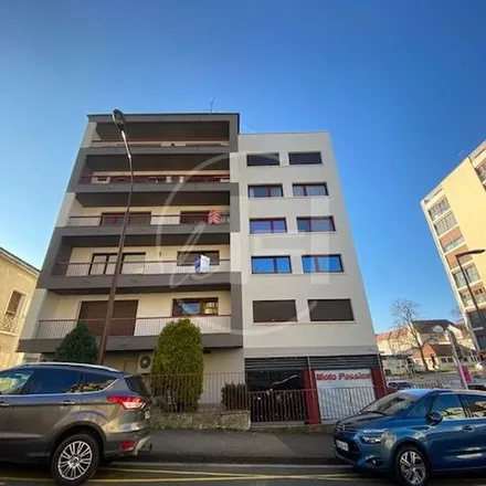 Rent this 4 bed apartment on 61 Rue de Pouilly in 57000 Metz, France