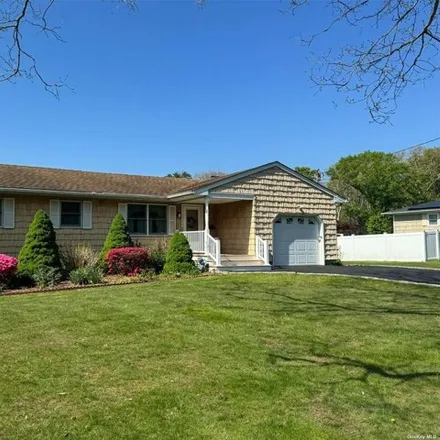 Buy this 3 bed house on 429 Long Island Avenue in Brookhaven, Medford