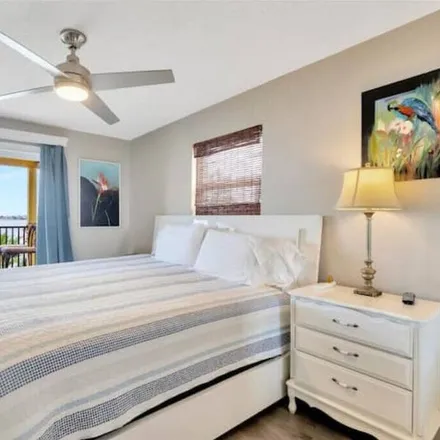 Rent this 2 bed condo on Dunedin in FL, 34698