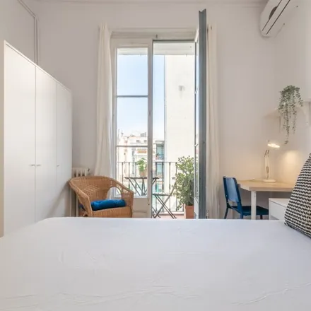 Rent this 6 bed room on Forn de pa Boldú in Carrer del Rosselló, 253