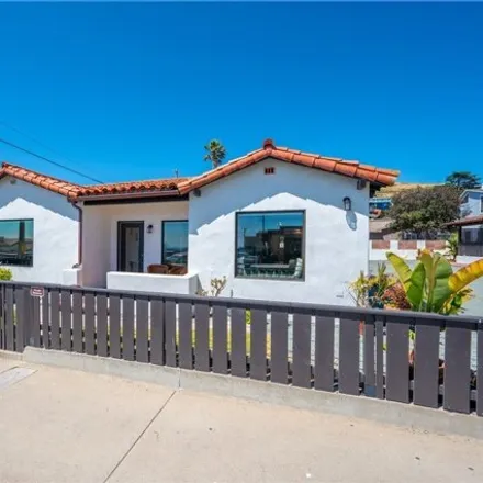 Buy this 6 bed house on 51 South Ocean Avenue in Cayucos, San Luis Obispo County