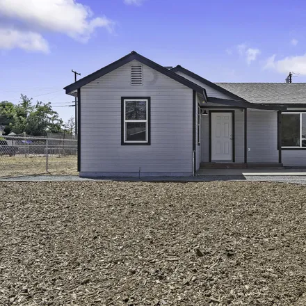 Buy this 3 bed house on 815 North H Street in Tulare, CA 93274