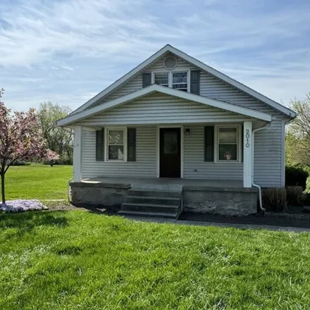Buy this 3 bed house on 2012 East Central Avenue in Miamisburg, OH 45342