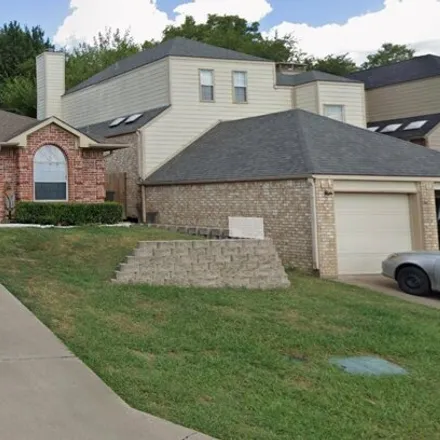 Rent this 3 bed house on 1541 Park Place in Sherman, TX 75092