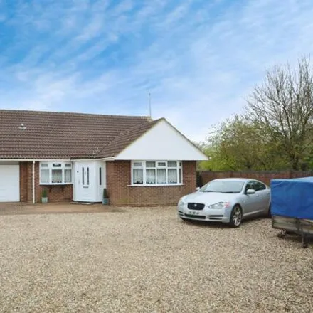 Buy this 3 bed house on Galleywood Road in Chelmsford, CM2 8DR