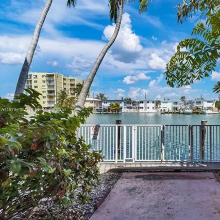 Image 9 - 8040 Tatum Waterway Drive, Miami Beach, FL 33141, USA - Condo for sale