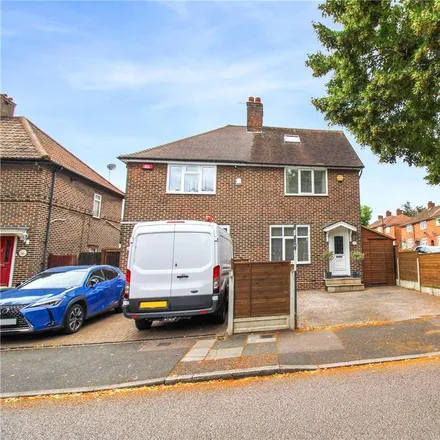 Rent this 3 bed duplex on Ridgebrook Road in London, SE3 9QN