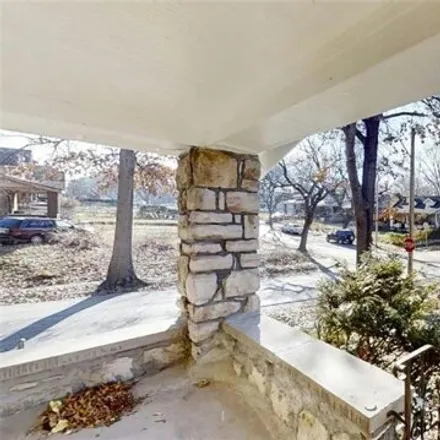 Image 2 - 2024 East 54th Street, Kansas City, MO 64130, USA - House for sale