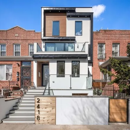Image 2 - 24-18 36th Street, New York, NY 11103, USA - Townhouse for sale