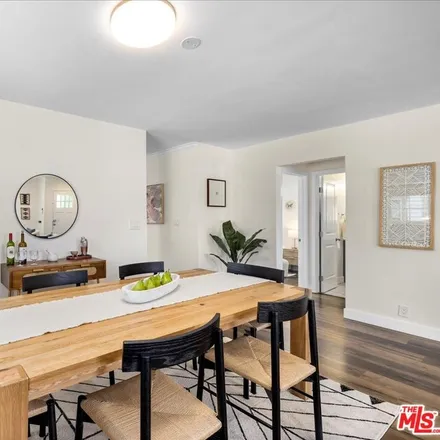 Image 6 - 2324 West 30th Street, Los Angeles, CA 90018, USA - House for sale