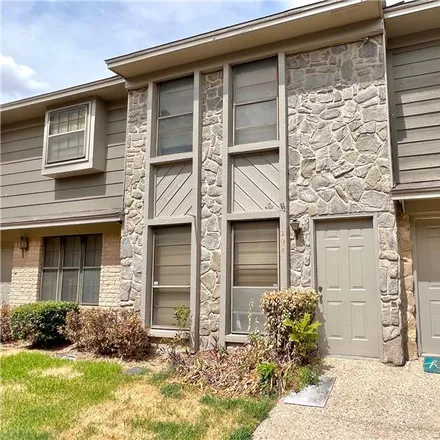 Rent this 2 bed townhouse on 1226 Speight Avenue in Waco, TX 76706