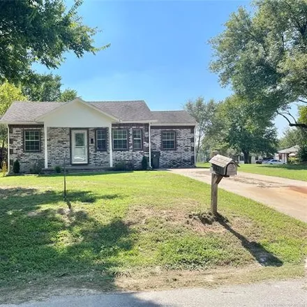Buy this 3 bed house on 1821 West Oak Street in Collinsville, OK 74021