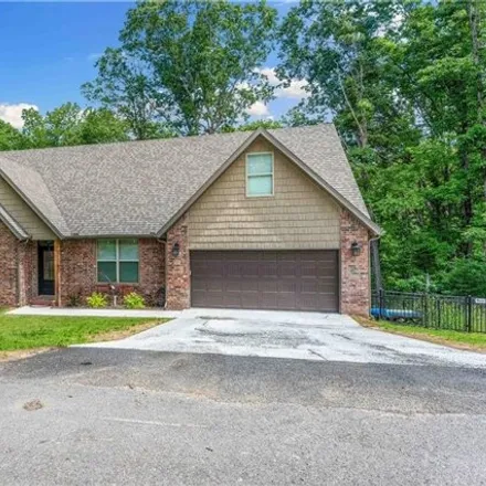 Buy this 3 bed house on 8 Singleton Drive in Bella Vista, AR 72715