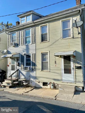 Buy this studio townhouse on 799 Monument Street in Lebanon, PA 17046