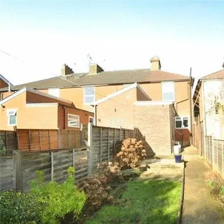 Image 5 - 75 New Cross Road, Guildford, GU2 9NU, United Kingdom - House for sale