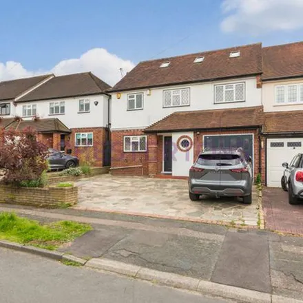 Rent this 4 bed duplex on Dickens Rise in Chigwell, IG7 6PA